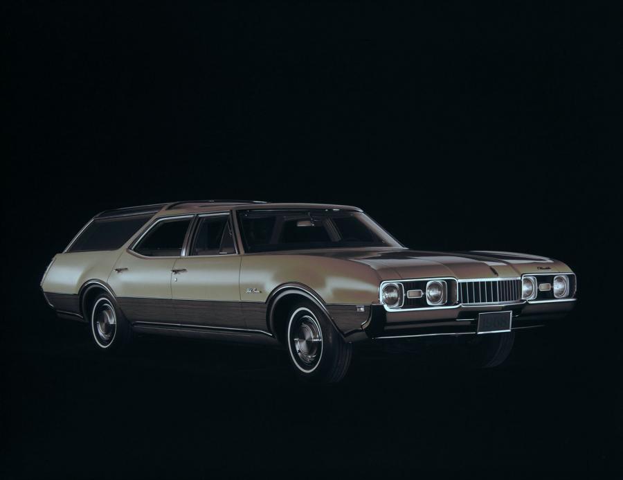 Oldsmobile Vista Cruiser Custom 1968 года  (фото 2 из 8)